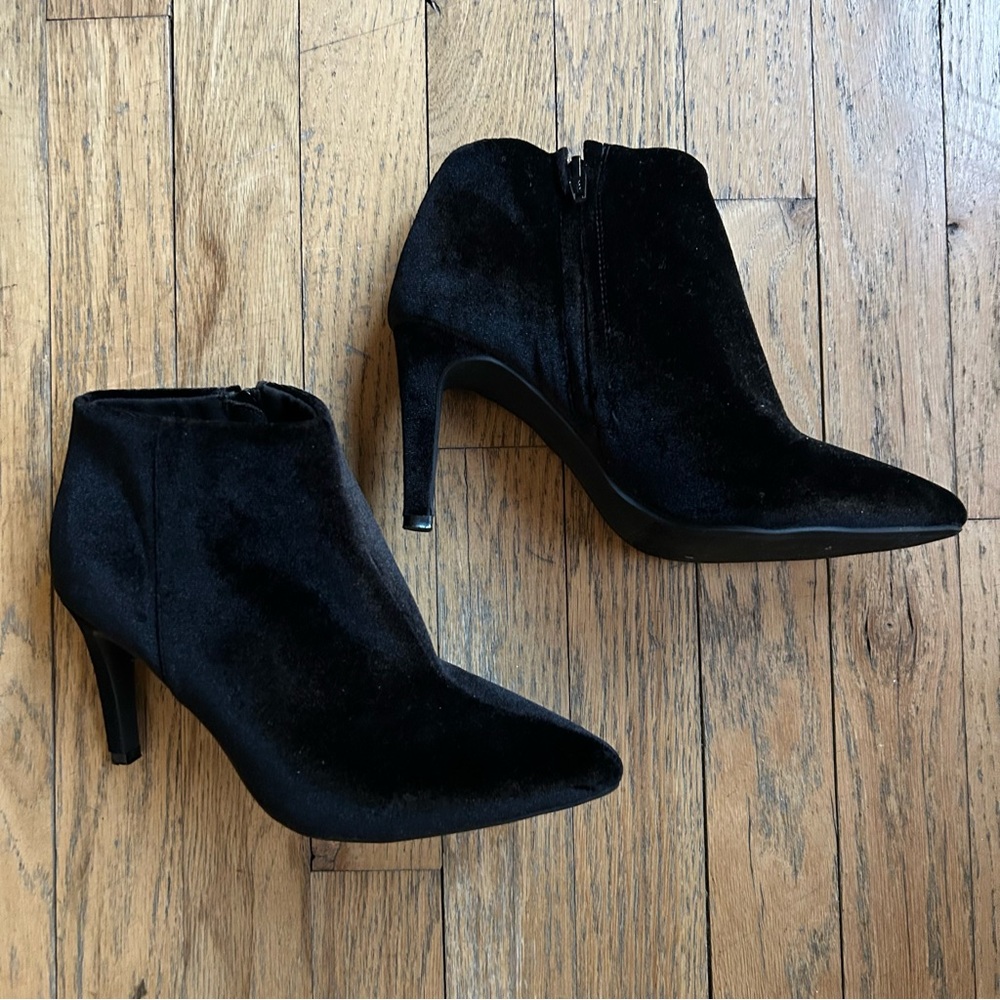 Old Navy black velvet booties